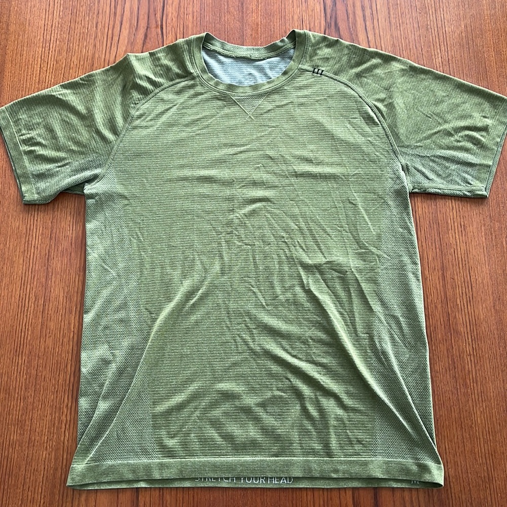 Lululemon Men’s Medium Metal Vent Tee